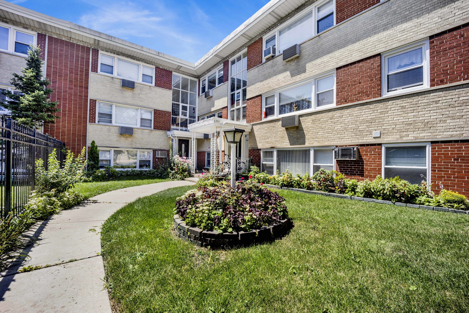 Photo 1 of 20 — 6357 W Addison Street 2F-SW, Chicago, IL 60634
