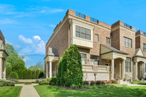 Tiny photo for 185 N Hickory Avenue, Arlington Heights, IL 60004 (MLS # 12723790)