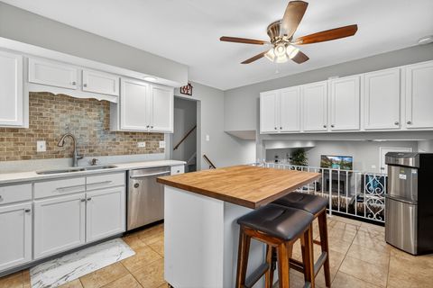 Tiny photo for 612 Edgebrook Drive, Shorewood, IL 60404 (MLS # 12485592)