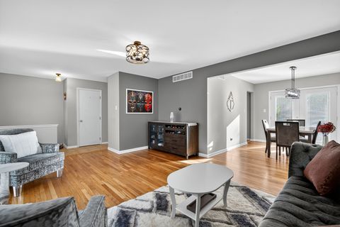 Tiny photo for 612 Edgebrook Drive, Shorewood, IL 60404 (MLS # 12485592)