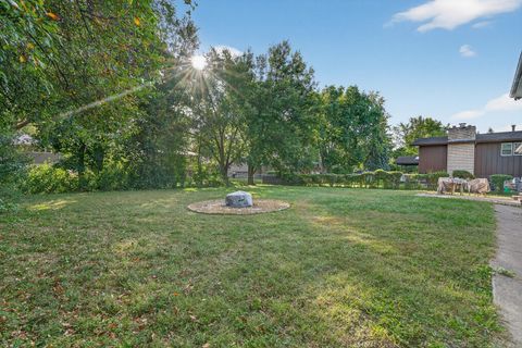 Tiny photo for 612 Edgebrook Drive, Shorewood, IL 60404 (MLS # 12485592)