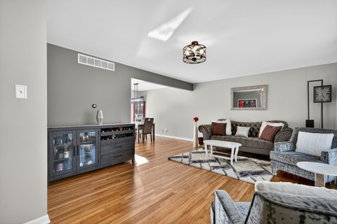 Tiny photo for 612 Edgebrook Drive, Shorewood, IL 60404 (MLS # 12485592)