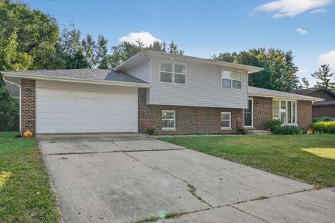 Tiny photo for 612 Edgebrook Drive, Shorewood, IL 60404 (MLS # 12485592)