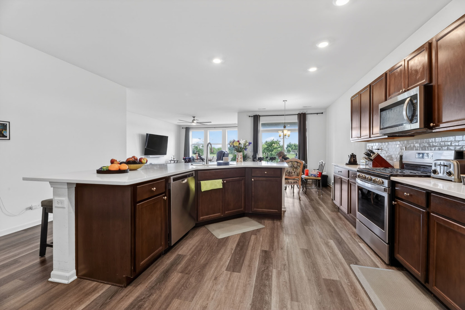 833 Americana Avenue