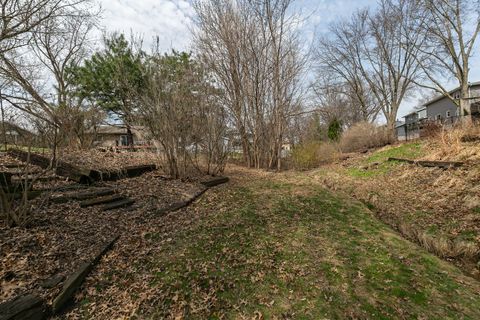 Tiny photo for 2540 E Crest Avenue, Bettendorf, IA 52722 (MLS # 12601362)