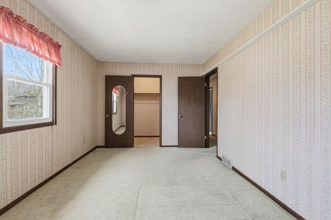 Tiny photo for 2540 E Crest Avenue, Bettendorf, IA 52722 (MLS # 12601362)