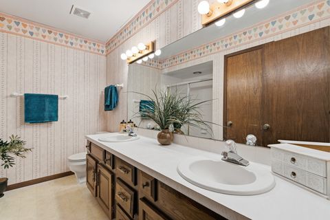 Tiny photo for 2540 E Crest Avenue, Bettendorf, IA 52722 (MLS # 12601362)