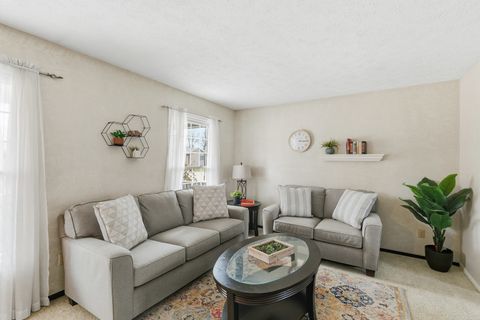 Tiny photo for 2540 E Crest Avenue, Bettendorf, IA 52722 (MLS # 12601362)