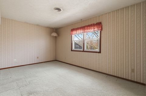 Tiny photo for 2540 E Crest Avenue, Bettendorf, IA 52722 (MLS # 12601362)