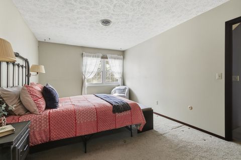 Tiny photo for 2540 E Crest Avenue, Bettendorf, IA 52722 (MLS # 12601362)