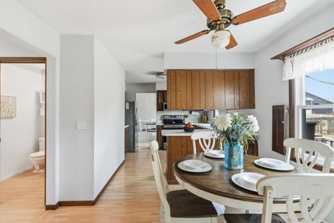 Tiny photo for 2540 E Crest Avenue, Bettendorf, IA 52722 (MLS # 12601362)