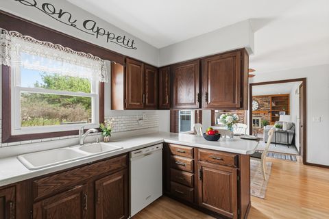 Tiny photo for 2540 E Crest Avenue, Bettendorf, IA 52722 (MLS # 12601362)