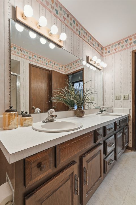 Tiny photo for 2540 E Crest Avenue, Bettendorf, IA 52722 (MLS # 12601362)