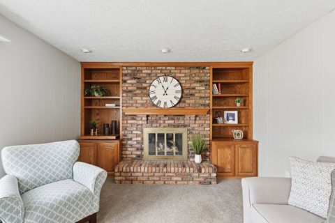 Tiny photo for 2540 E Crest Avenue, Bettendorf, IA 52722 (MLS # 12601362)