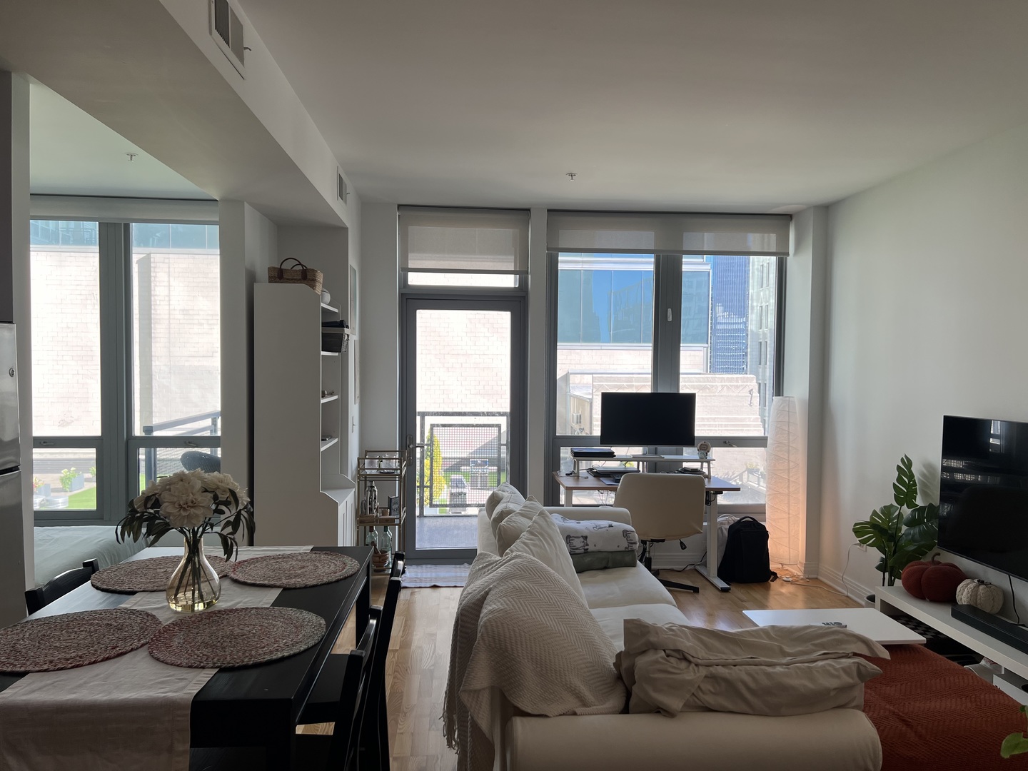 565 W Quincy Street 911