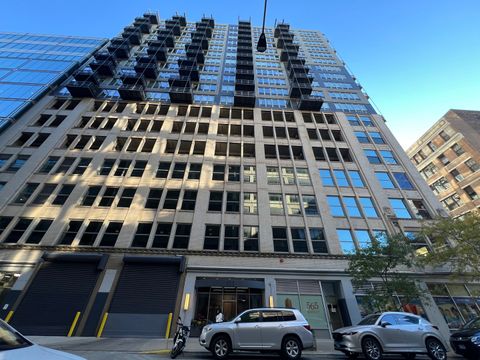 565 W Quincy Street 911 Chicago IL 60661