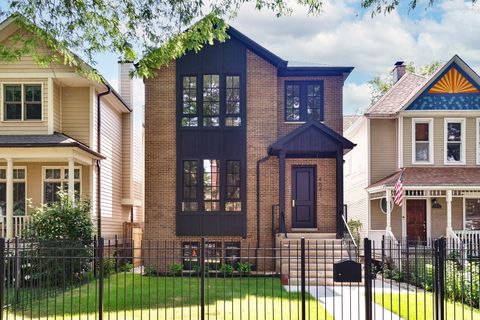 Photo of 4841 N Hermitage Avenue, Chicago, IL 60640 (MLS # 12590432)
