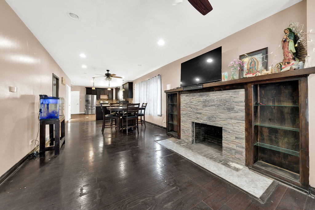 9335 S Loomis Street