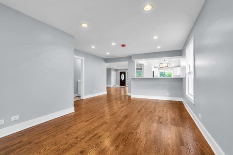 Tiny photo for 440 Huehl Road, Northbrook, IL 60062 (MLS # 12467373)