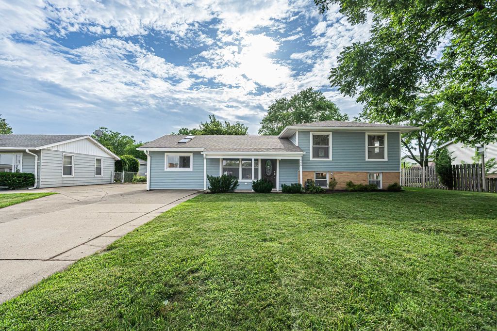 Photo for 440 Huehl Road, Northbrook, IL 60062 (MLS # 12467373)