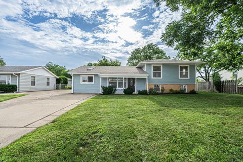 Photo of 440 Huehl Road, Northbrook, IL 60062 (MLS # 12467373)
