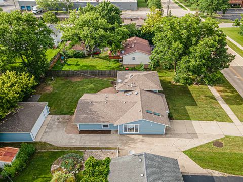 Tiny photo for 440 Huehl Road, Northbrook, IL 60062 (MLS # 12467373)