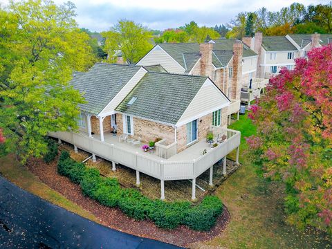 1372 Shire Circle Inverness IL 60067