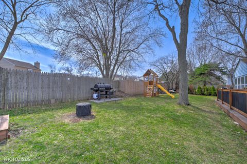 Tiny photo for 5221 Conifer Lane, Gurnee, IL 60031 (MLS # 12611085)