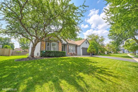 Tiny photo for 5221 Conifer Lane, Gurnee, IL 60031 (MLS # 12611085)