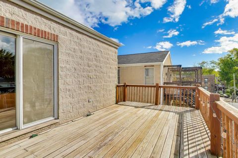 Tiny photo for 1425 W Victoria Street #3, Chicago, IL 60660 (MLS # 12488207)