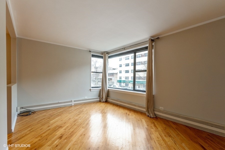 525 W Aldine Avenue 102