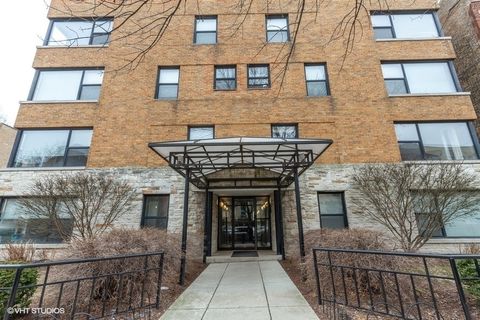 525 W Aldine Avenue 102 Chicago IL 60657