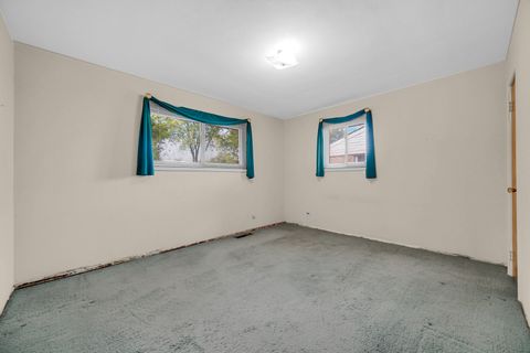 Tiny photo for 17913 Oakwood Avenue, Lansing, IL 60438 (MLS # 12553979)