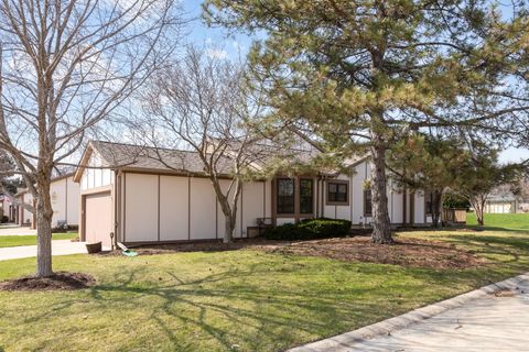 Tiny photo for 933 Wheaton Oaks Drive, Wheaton, IL 60187 (MLS # 12600429)