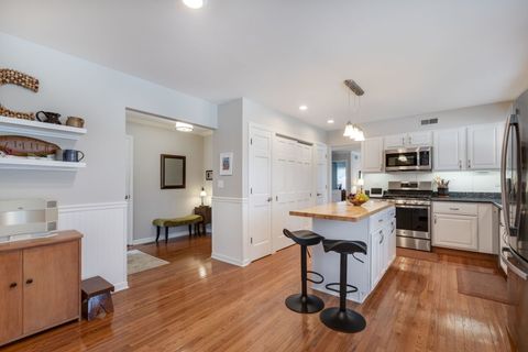 Tiny photo for 933 Wheaton Oaks Drive, Wheaton, IL 60187 (MLS # 12600429)