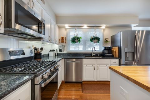 Tiny photo for 933 Wheaton Oaks Drive, Wheaton, IL 60187 (MLS # 12600429)