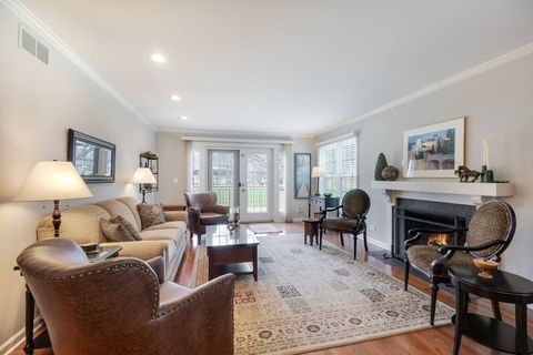 Tiny photo for 933 Wheaton Oaks Drive, Wheaton, IL 60187 (MLS # 12600429)