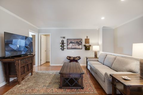 Tiny photo for 933 Wheaton Oaks Drive, Wheaton, IL 60187 (MLS # 12600429)