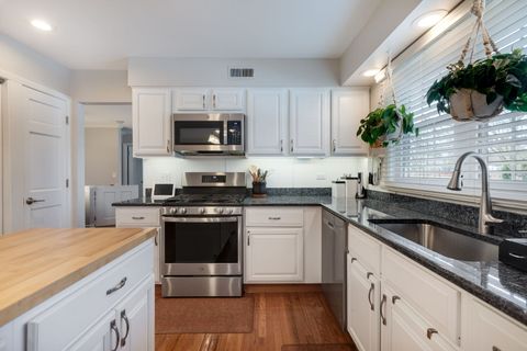 Tiny photo for 933 Wheaton Oaks Drive, Wheaton, IL 60187 (MLS # 12600429)