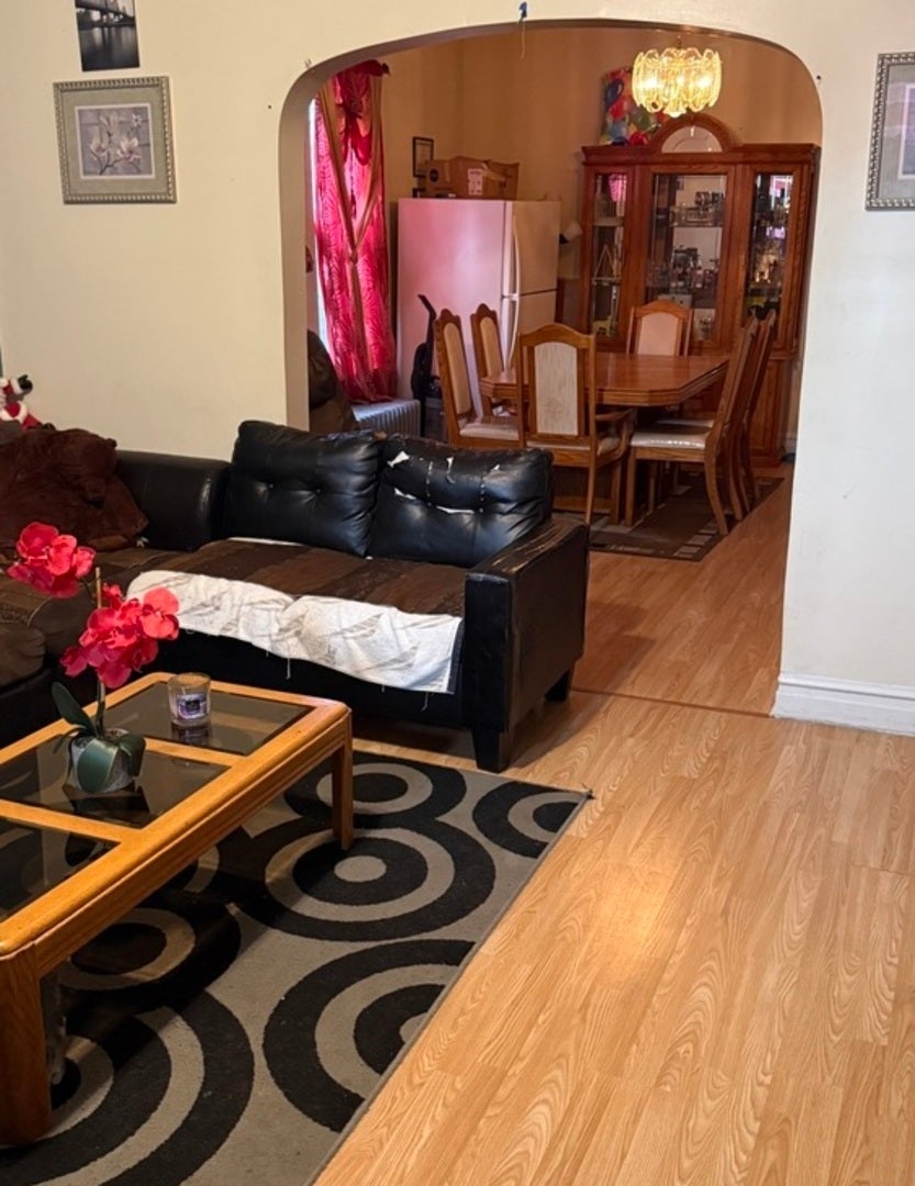 3303 W 38th Place