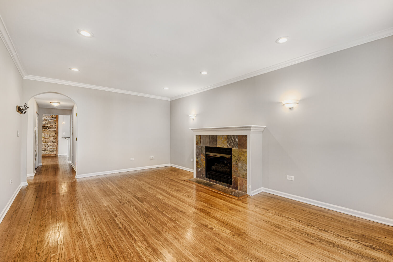 2033 W Fargo Avenue 2