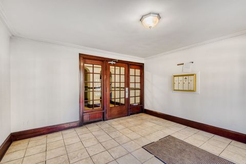 Tiny photo for 2033 W Fargo Avenue #2, Chicago, IL 60645 (MLS # 12600887)