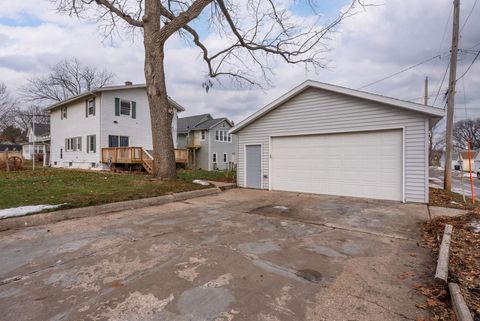 Tiny photo for 2334 5th Street, Moline, IL 61265 (MLS # 100000200)