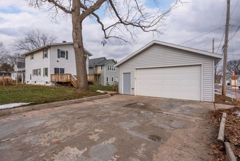 Tiny photo for 2334 5th Street, Moline, IL 61265 (MLS # 100000200)