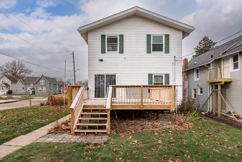 Tiny photo for 2334 5th Street, Moline, IL 61265 (MLS # 100000200)