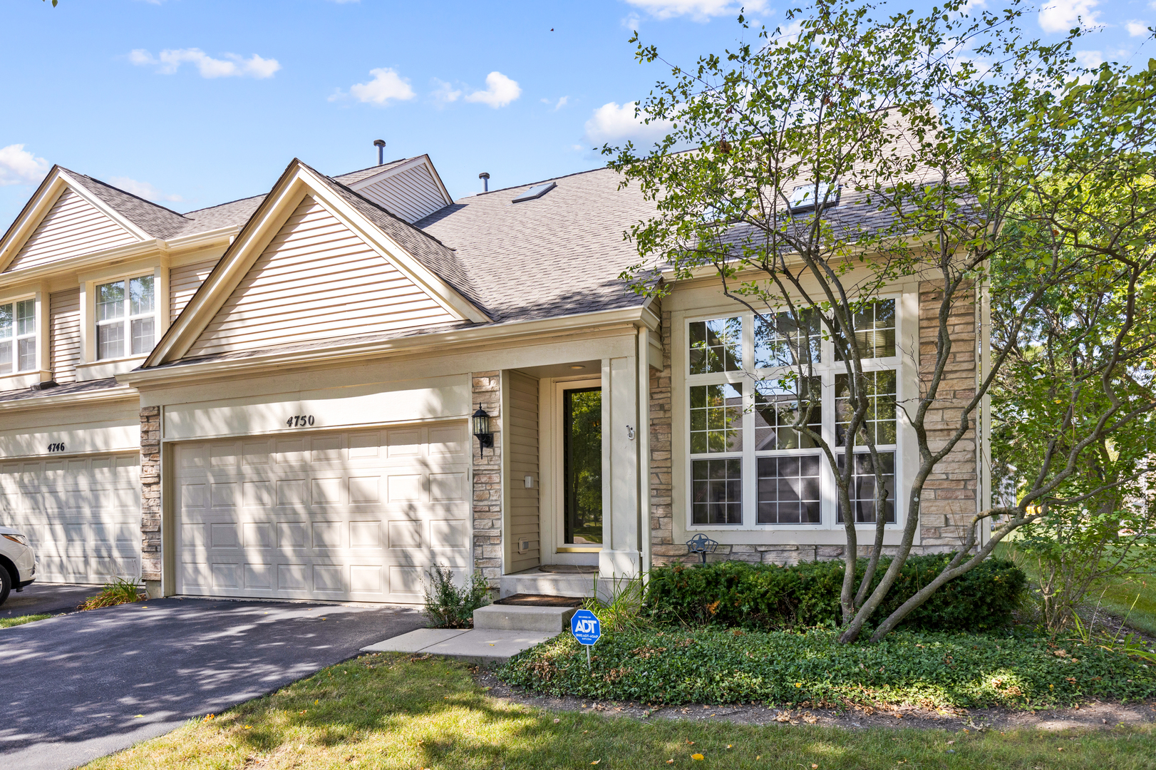 View Hoffman Estates, IL 60192 townhome