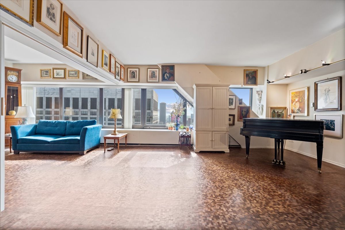 175 E Delaware Place 7008