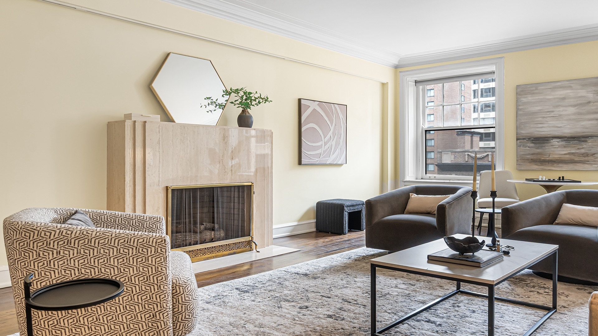 227 E Delaware Place 8C