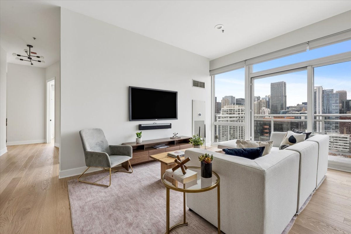 757 N Orleans Street 2206