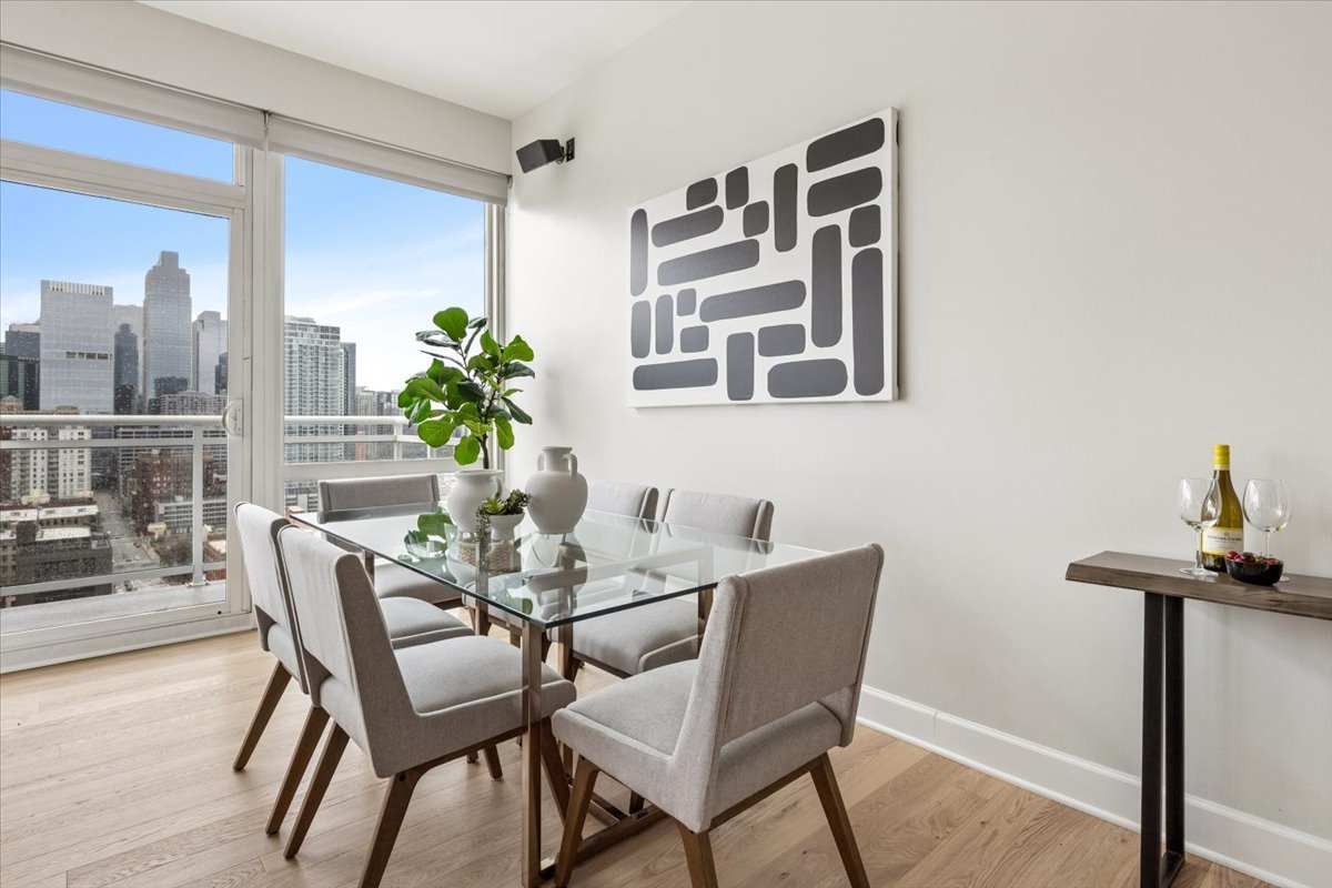 757 N Orleans Street 2206